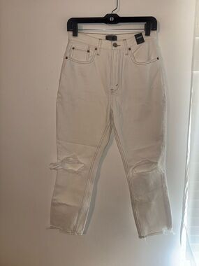 Abercrombie & Fitch High Rise Mom Jeans – White – Distressed Size 26 Short NWT